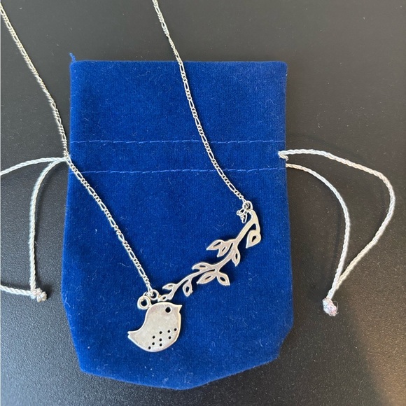 Bird necklace 925 Silver brand new with pouch bag - Picture 3 of 7